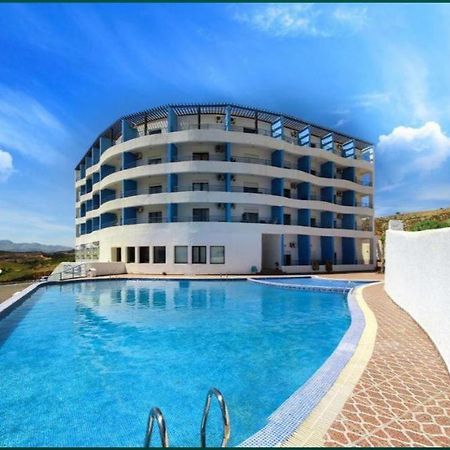 Studio Avec Piscine Et Wifi A Cabonegro Cabo Negro Exterior foto